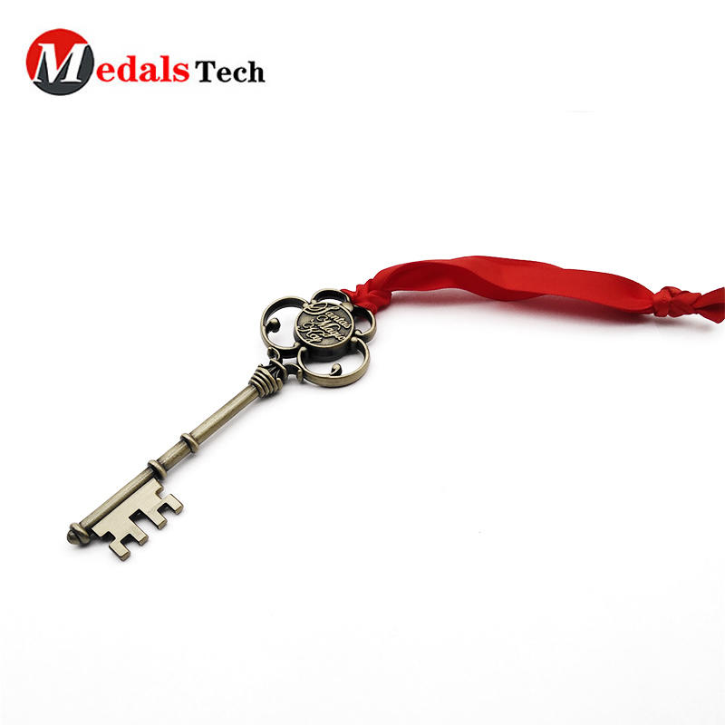 Promotional metal cheap custom santa key for Christmas gifts
