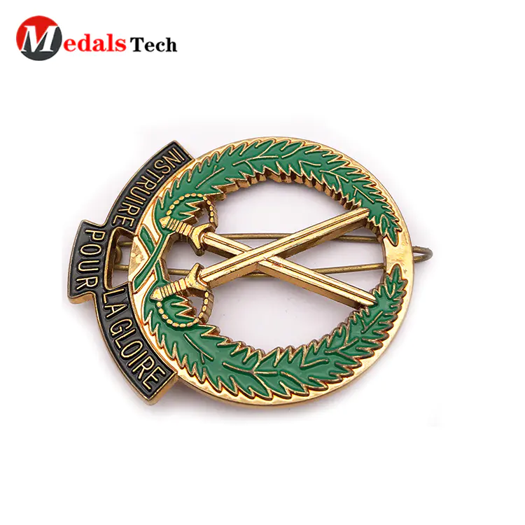 High quality gold plating cut out metal  badge with safe pin