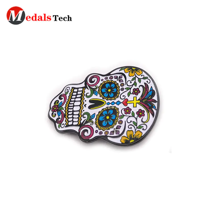 Wholesale creative black plated zinc alloy skulls pin badge with color filled
