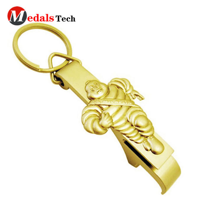 Creative shape zinc alloy gold plated club beer keychain bottle opener