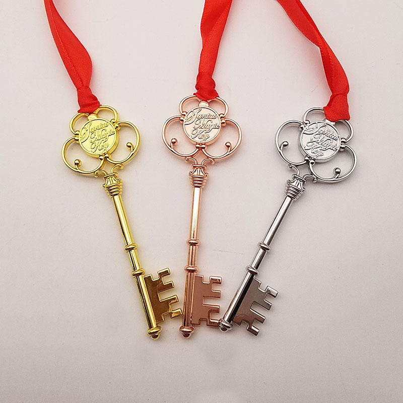 Wholesale In Stock 2020 Popular Metal 3D Cut Out Antique Silver Christmas Key with Red Ribbon
