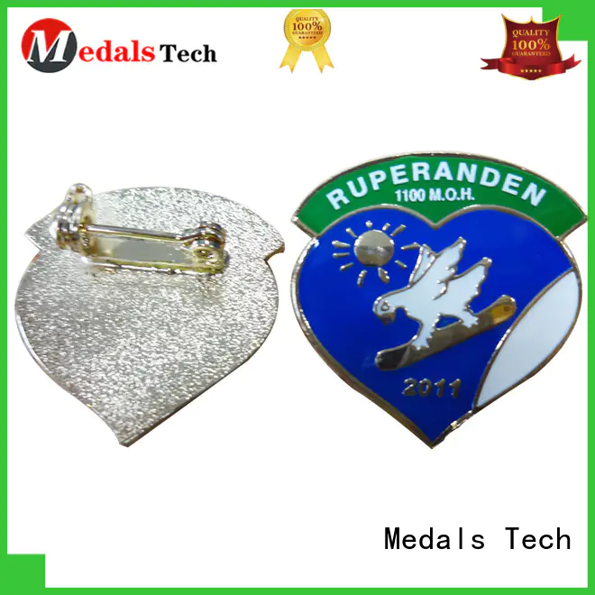 2019  professional design 3d logo metal heart shape badge for clothes