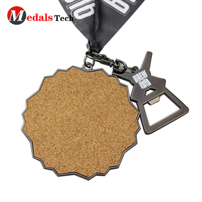 Factory discount sale eagle shape gold finish metal finisher assembly medals with beer bottle opener